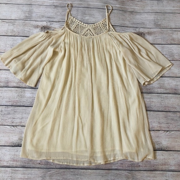 Lulu's Cold Shoulder Shift Crochet Dress Size S - Picture 8 of 8